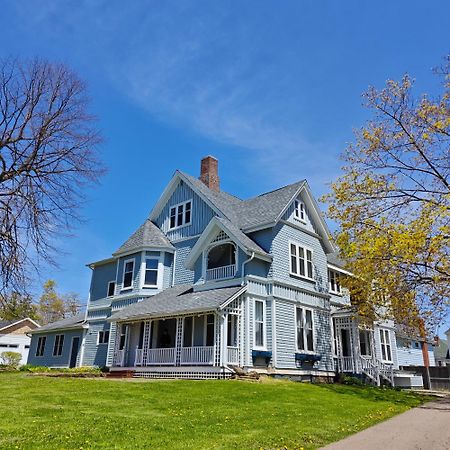 Andy'S Blue House Bed & Breakfast Шарлъттаун Екстериор снимка
