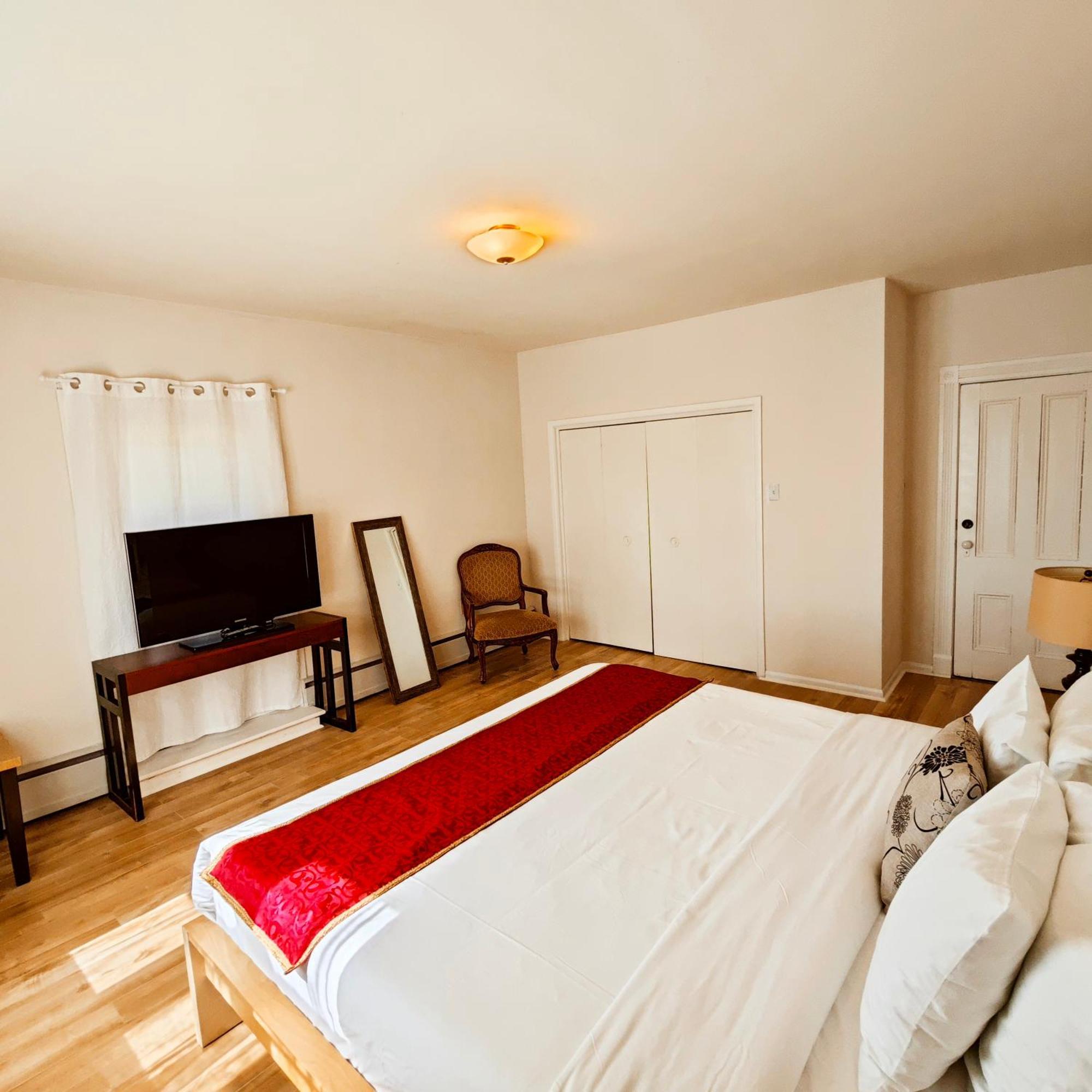Andy'S Blue House Bed & Breakfast Шарлъттаун Екстериор снимка