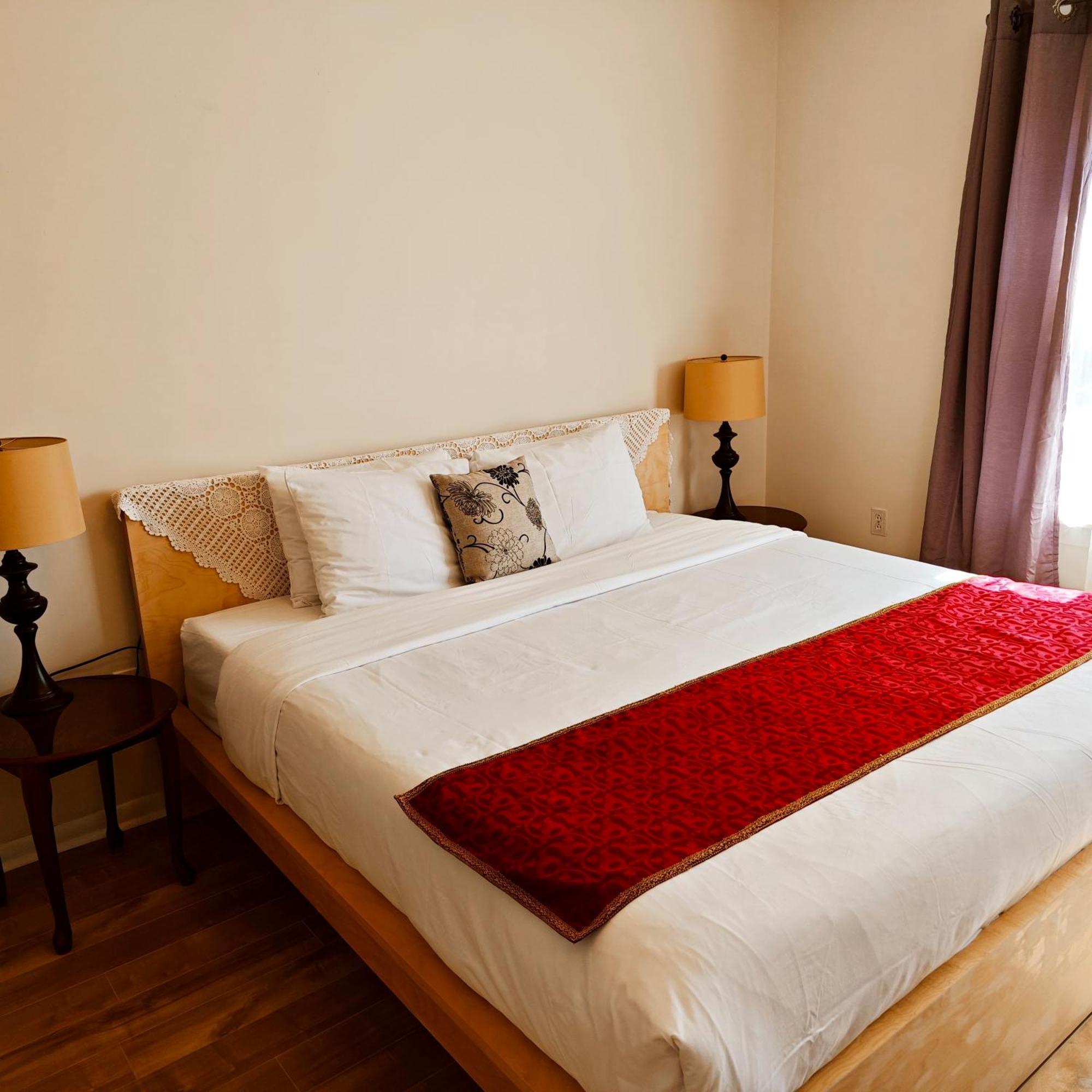 Andy'S Blue House Bed & Breakfast Шарлъттаун Екстериор снимка
