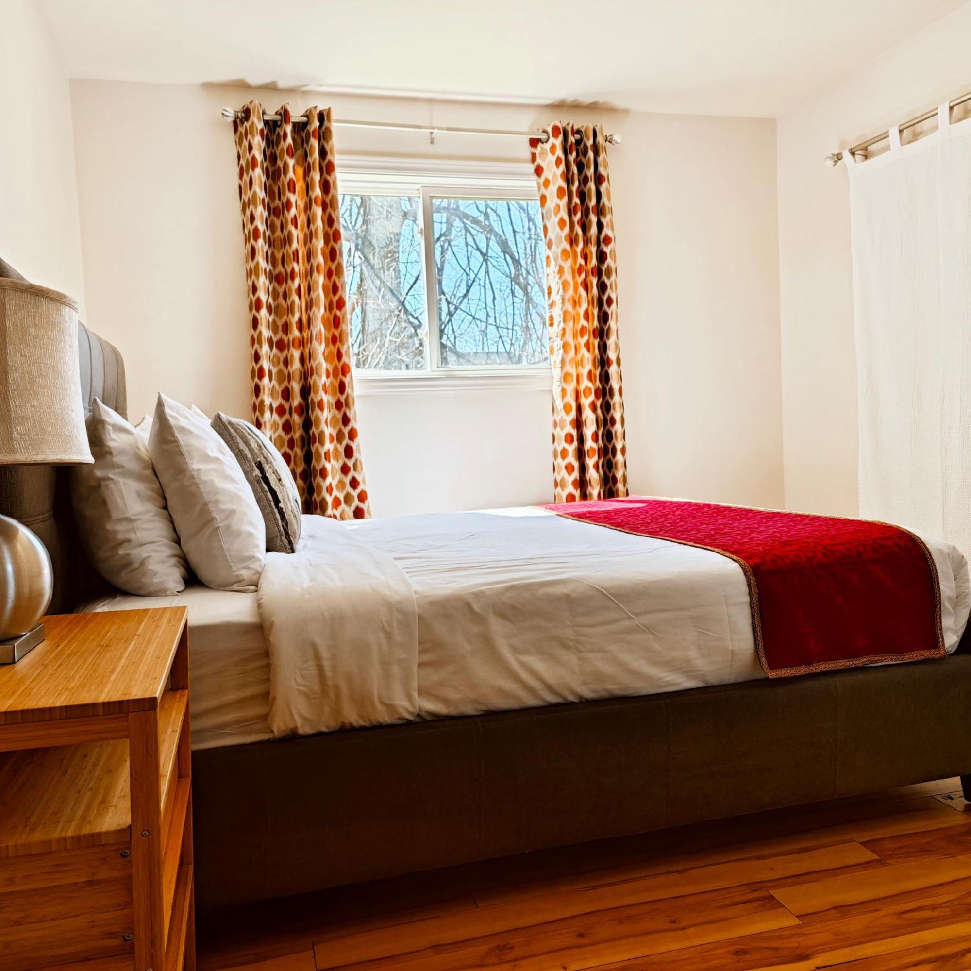 Andy'S Blue House Bed & Breakfast Шарлъттаун Екстериор снимка