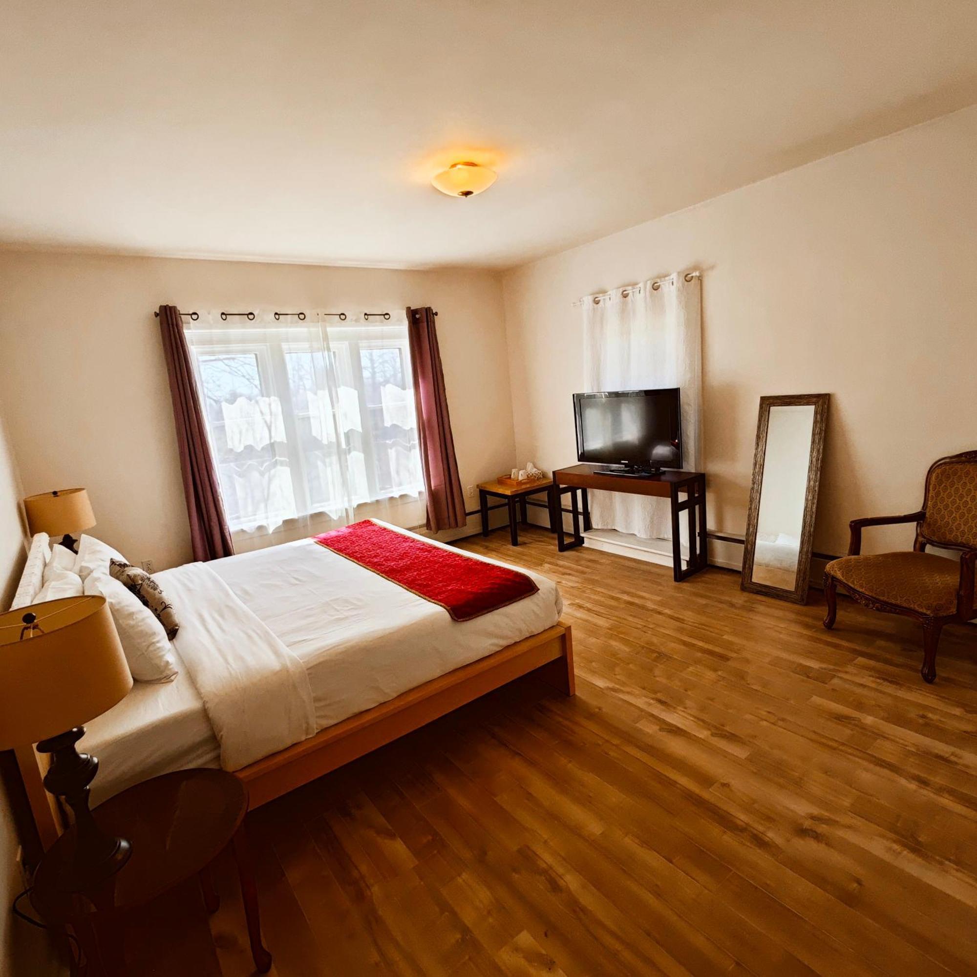 Andy'S Blue House Bed & Breakfast Шарлъттаун Екстериор снимка