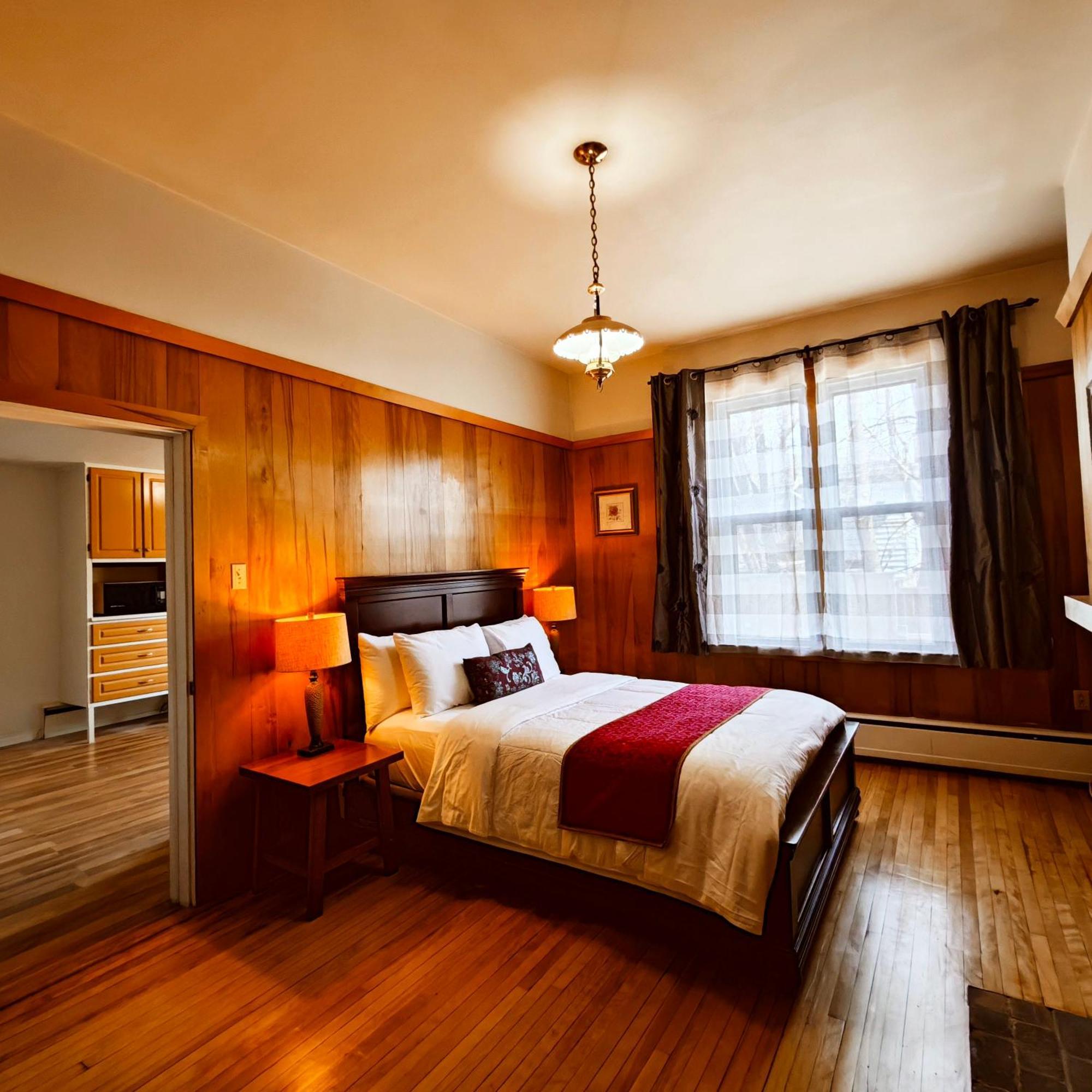 Andy'S Blue House Bed & Breakfast Шарлъттаун Екстериор снимка