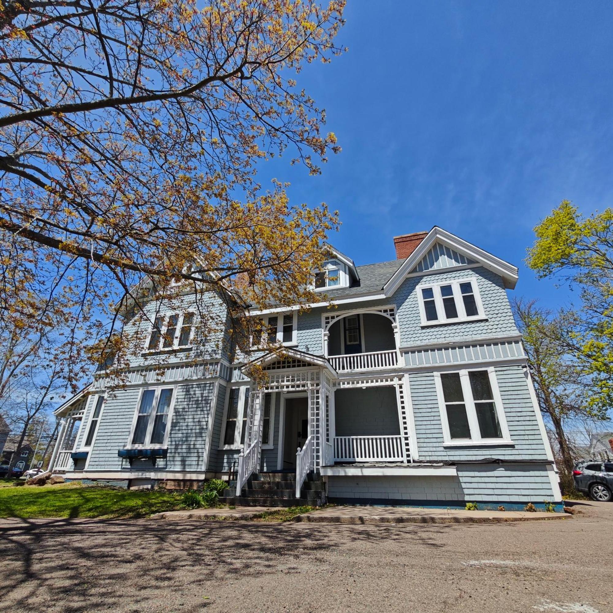 Andy'S Blue House Bed & Breakfast Шарлъттаун Екстериор снимка