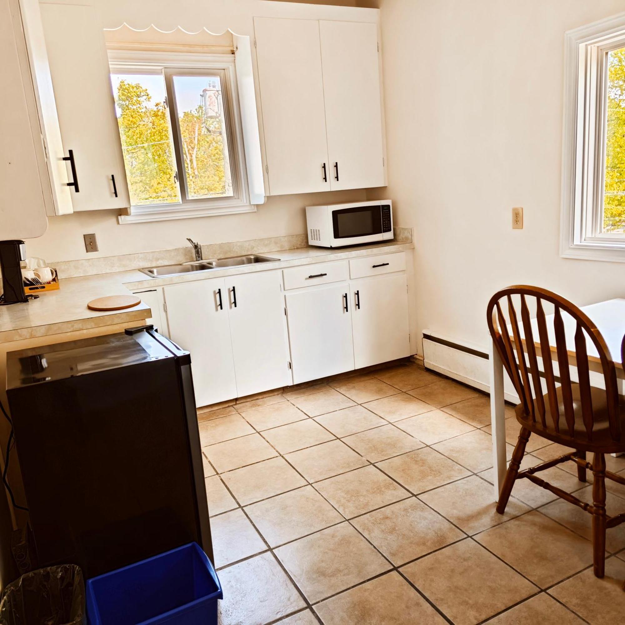 Andy'S Blue House Bed & Breakfast Шарлъттаун Екстериор снимка