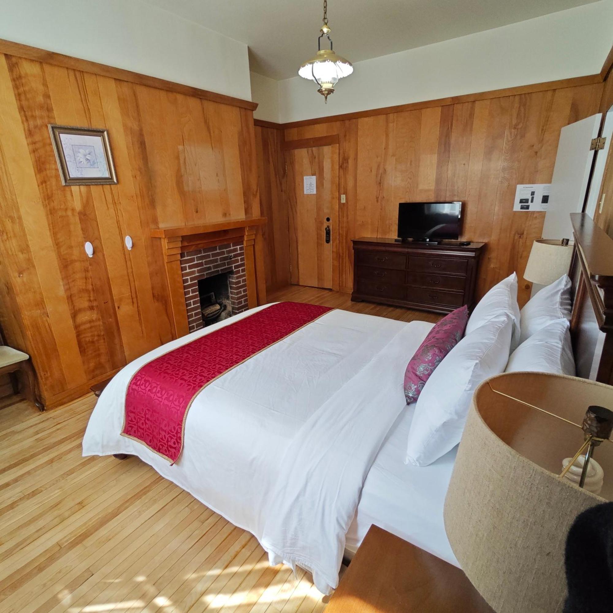 Andy'S Blue House Bed & Breakfast Шарлъттаун Екстериор снимка